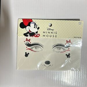 Disney Minnie Mouse Face Decal. Make yourself gorgeous for a special occasion!